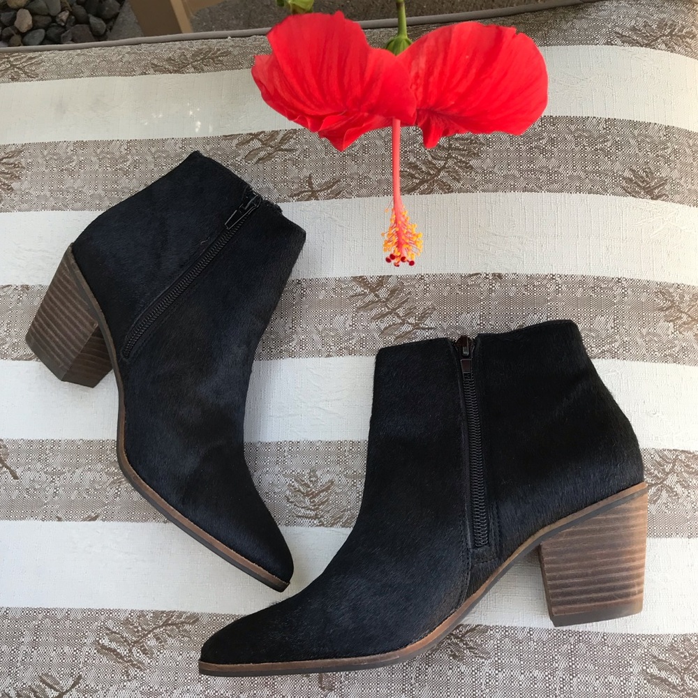 ☘️🌸 Lucky Brand Black Cow Hair Booties 🌸☘️
